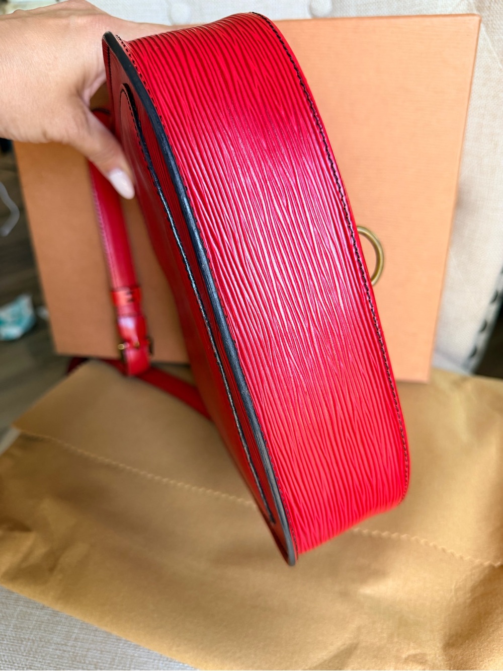 Louis Vuitton Saint Cloud GM Red Epi Leather Crossbody Adjustable Shoulder Strap - Picture 3 of 10